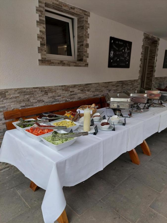 Hotel Landgasthof Frankenstern Goessweinstein Buitenkant foto