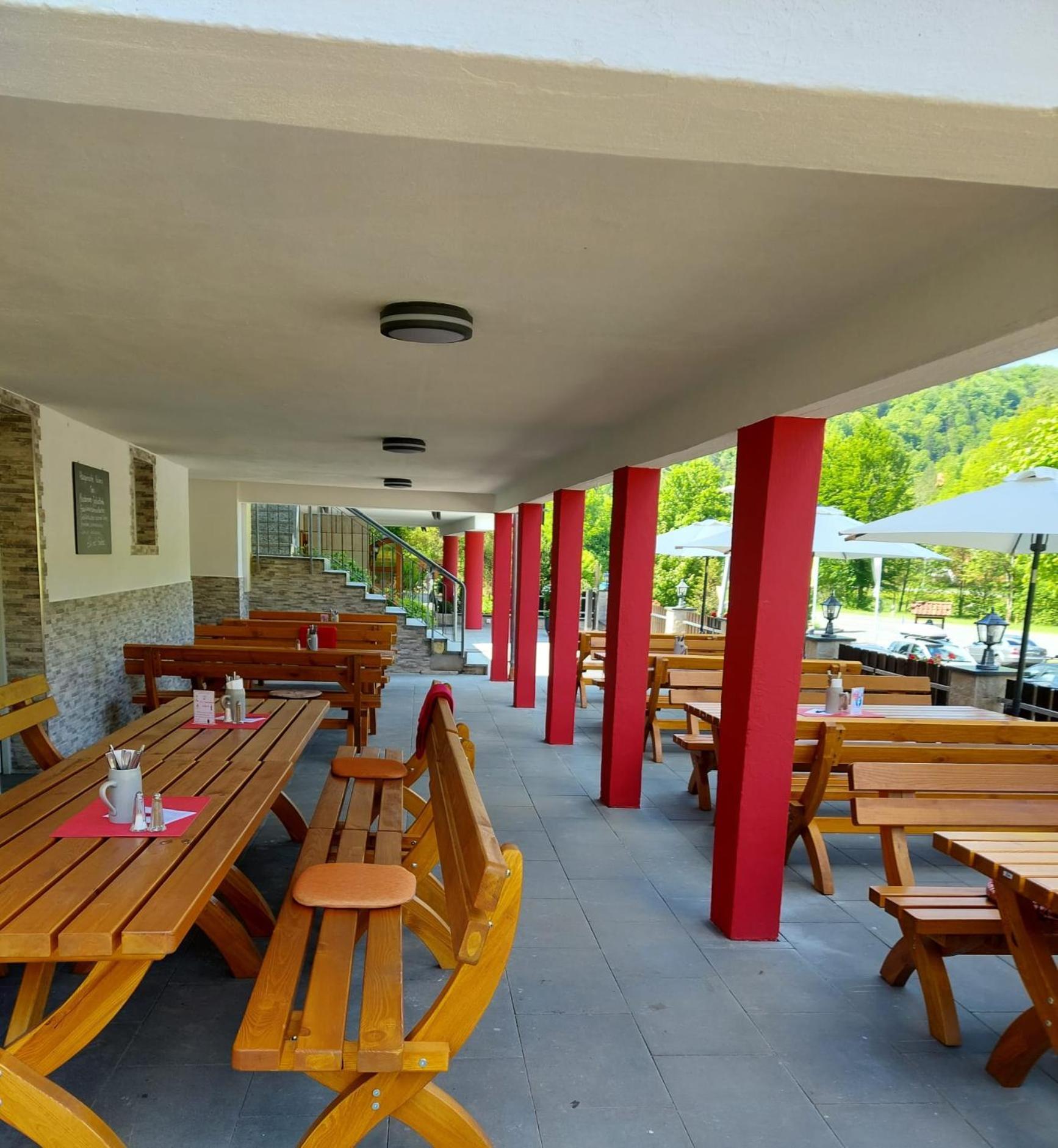 Hotel Landgasthof Frankenstern Goessweinstein Buitenkant foto
