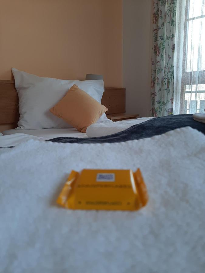 Hotel Landgasthof Frankenstern Goessweinstein Buitenkant foto