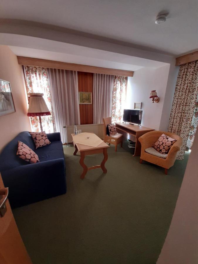 Hotel Landgasthof Frankenstern Goessweinstein Buitenkant foto