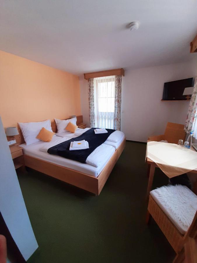 Hotel Landgasthof Frankenstern Goessweinstein Buitenkant foto