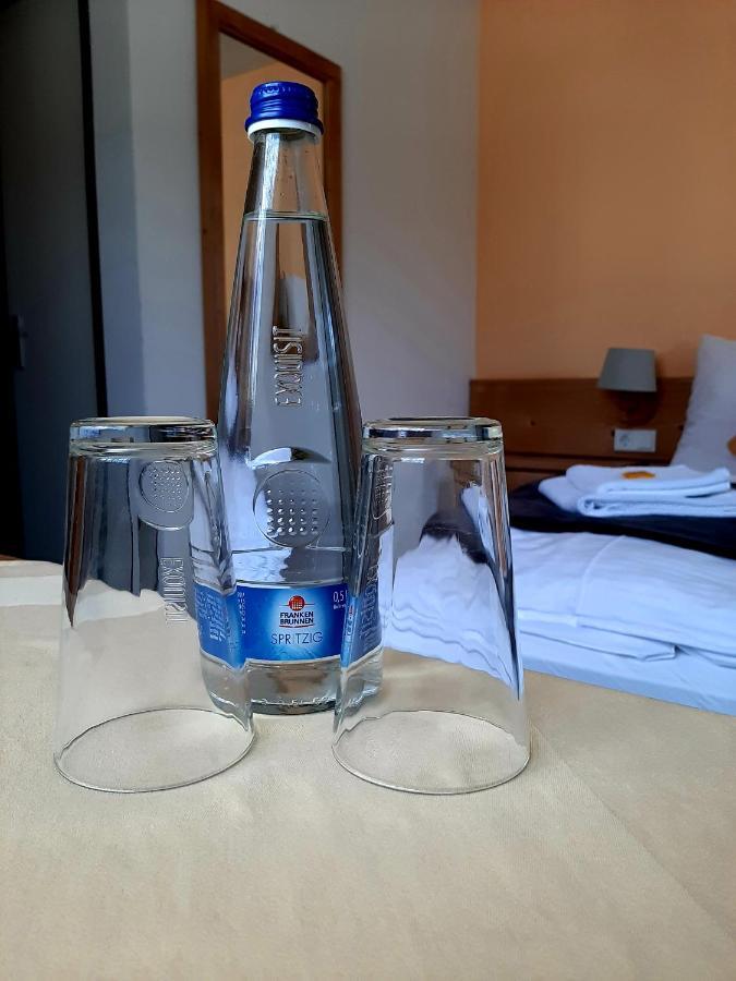 Hotel Landgasthof Frankenstern Goessweinstein Buitenkant foto