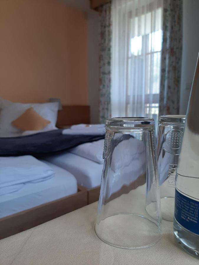 Hotel Landgasthof Frankenstern Goessweinstein Buitenkant foto