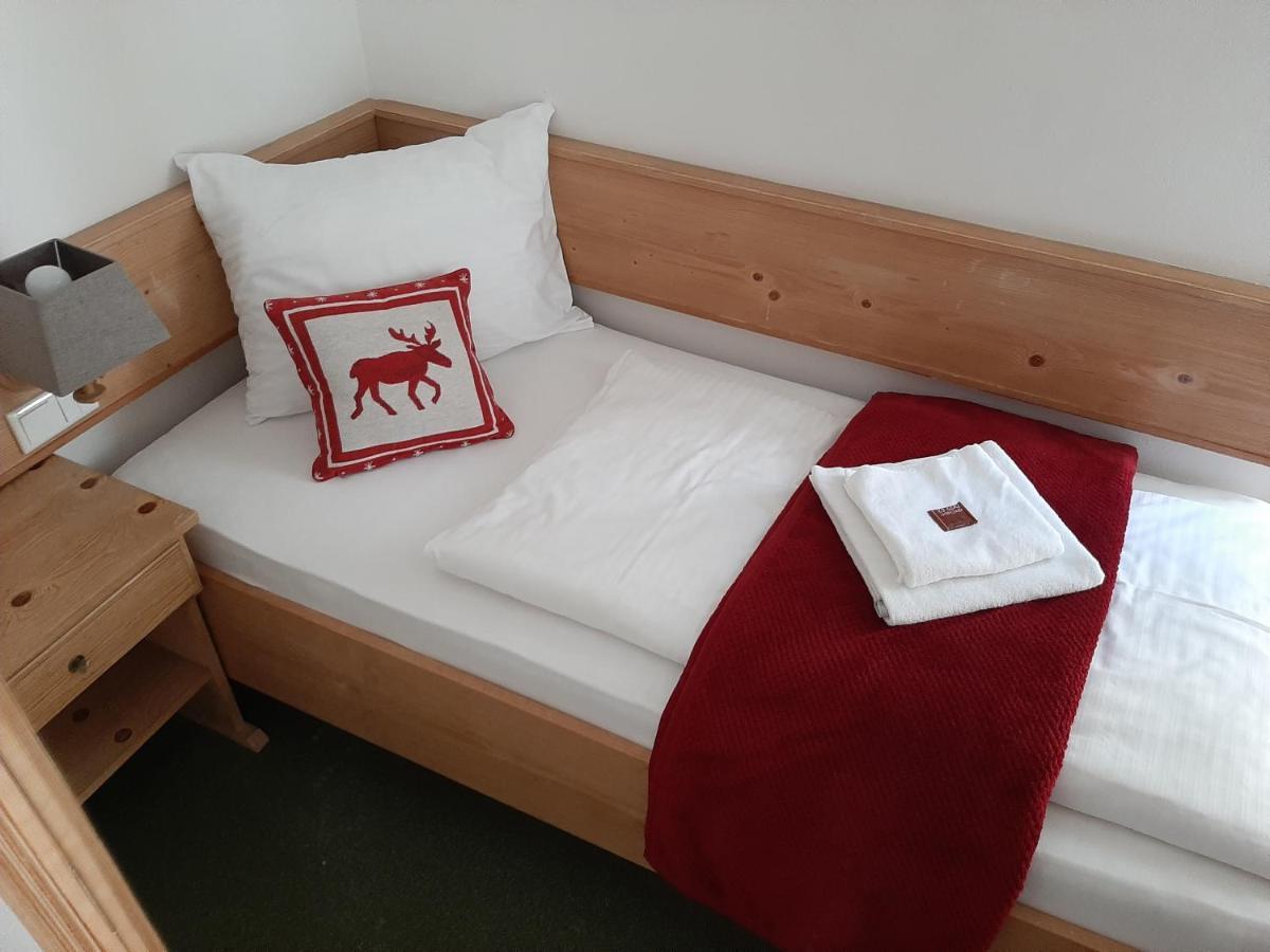 Hotel Landgasthof Frankenstern Goessweinstein Buitenkant foto