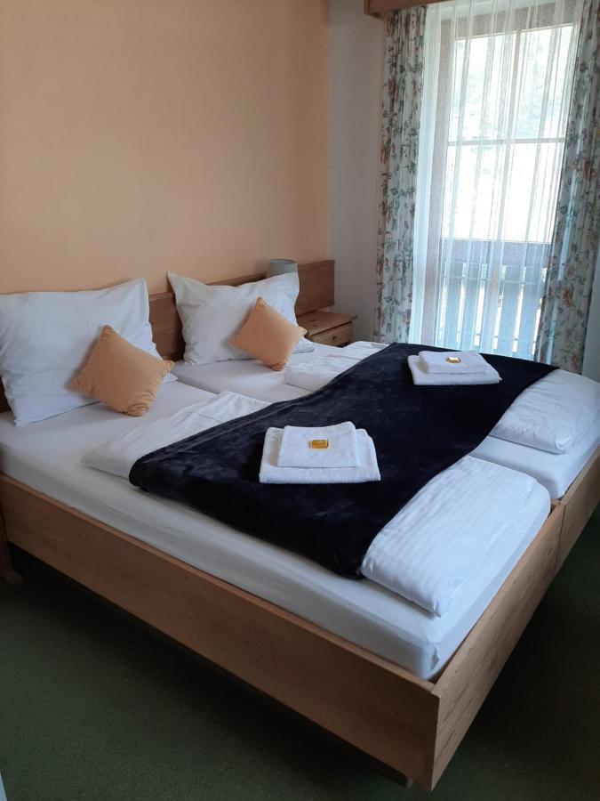 Hotel Landgasthof Frankenstern Goessweinstein Buitenkant foto