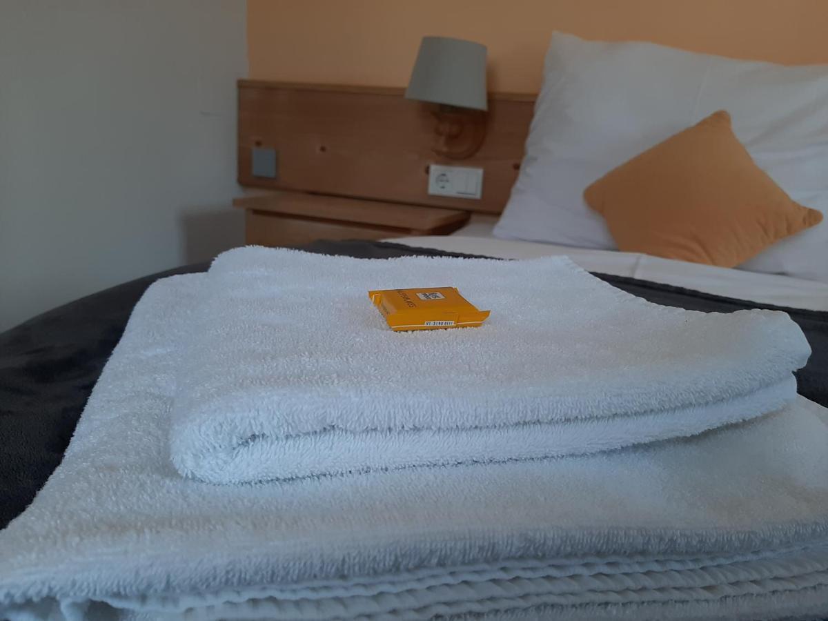 Hotel Landgasthof Frankenstern Goessweinstein Buitenkant foto