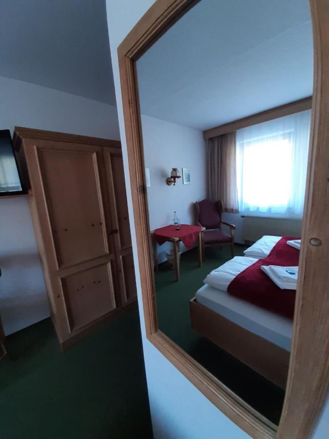 Hotel Landgasthof Frankenstern Goessweinstein Buitenkant foto