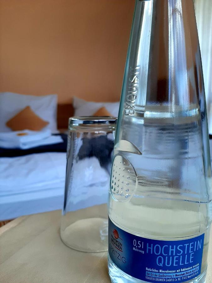 Hotel Landgasthof Frankenstern Goessweinstein Buitenkant foto