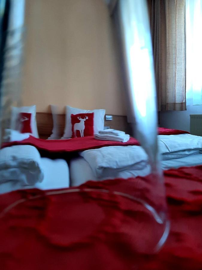 Hotel Landgasthof Frankenstern Goessweinstein Buitenkant foto