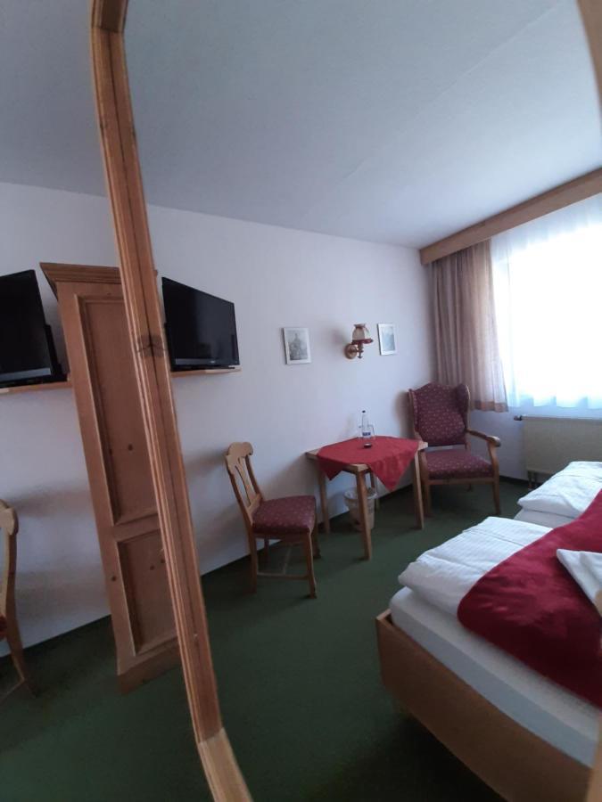 Hotel Landgasthof Frankenstern Goessweinstein Buitenkant foto