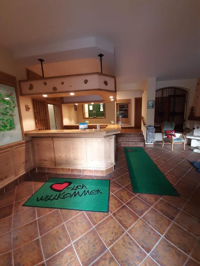 Hotel Landgasthof Frankenstern Goessweinstein Buitenkant foto