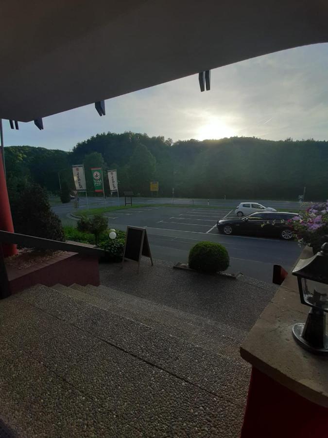 Hotel Landgasthof Frankenstern Goessweinstein Buitenkant foto